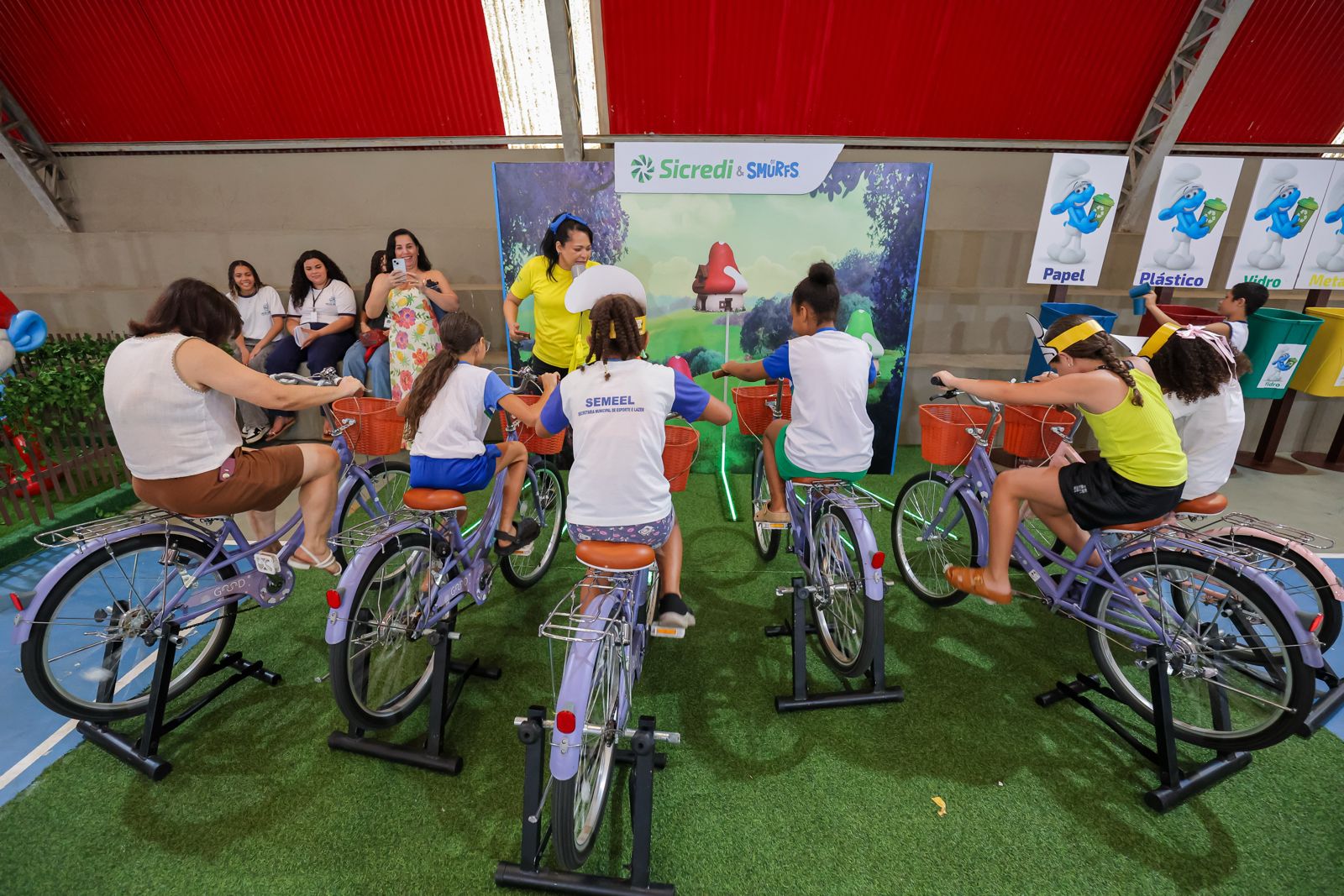 Bom Jesus do Itabapoana recebe a primeira Caravana Sicredi & Smurfs do Rio de Janeiro
