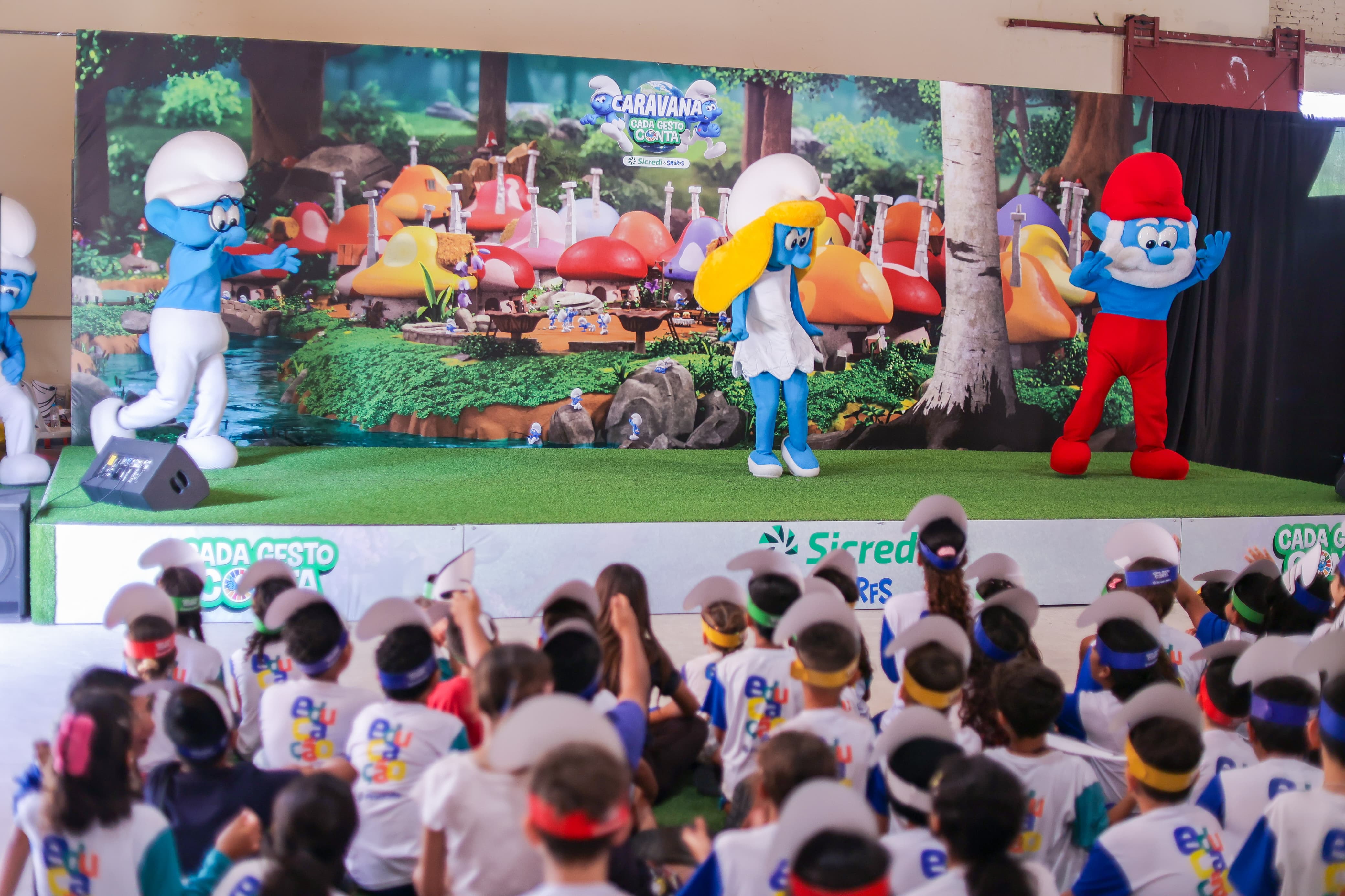 Caravana Sicredi & Smurfs reúne estudantes de Piracicaba em experiência de aprendizado e diversão