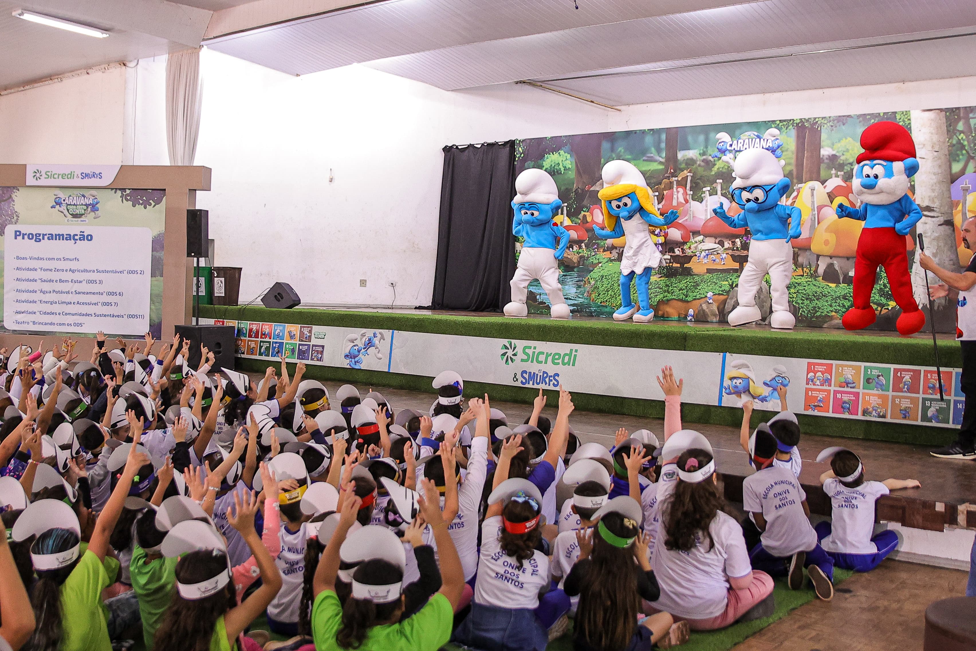 Goioerê (PR) vive dia de aprendizado com a Caravana Sicredi & Smurfs