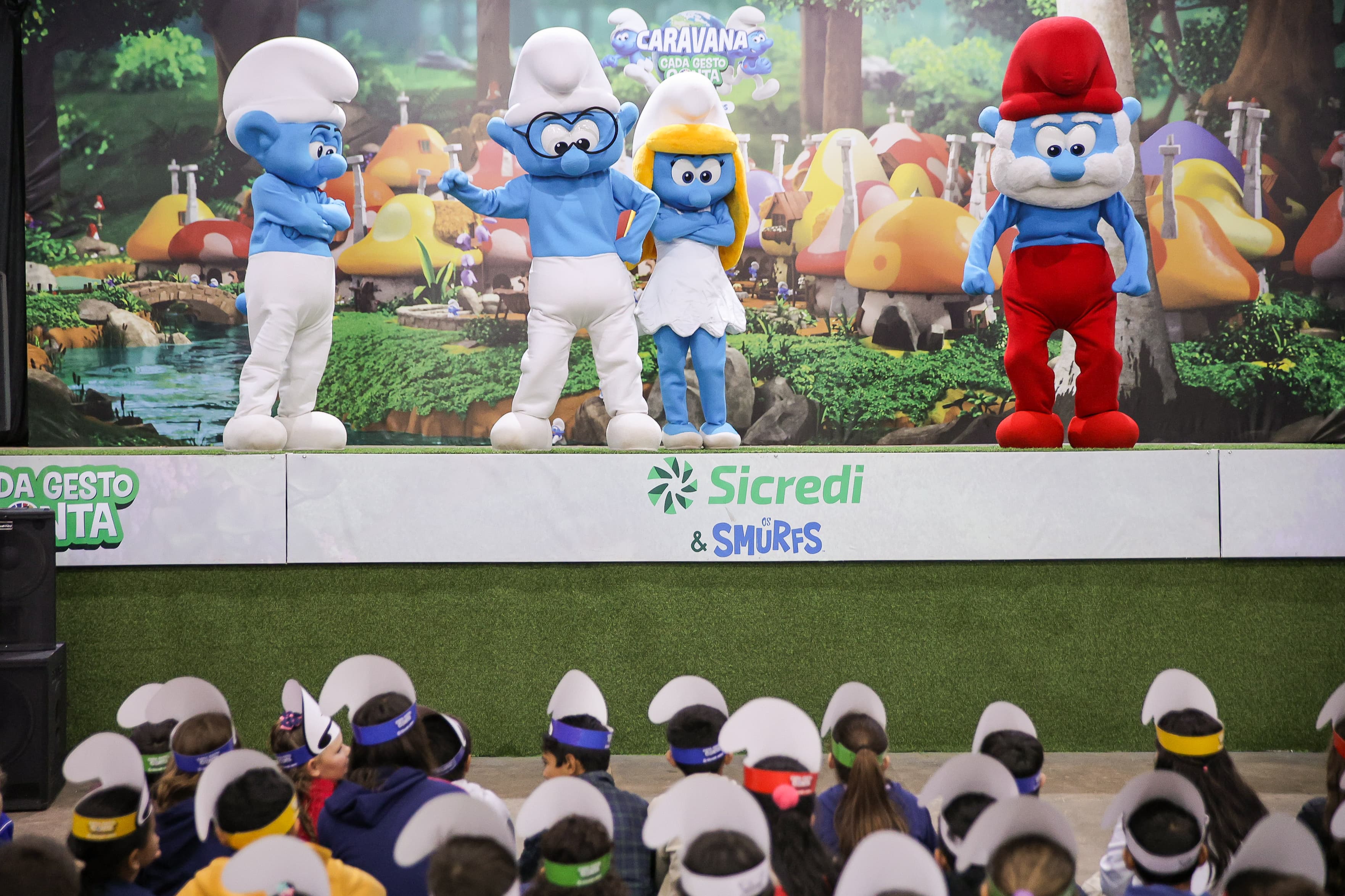 Pitanga (PR) vive um dia de descobertas com a Caravana Sicredi & Smurfs