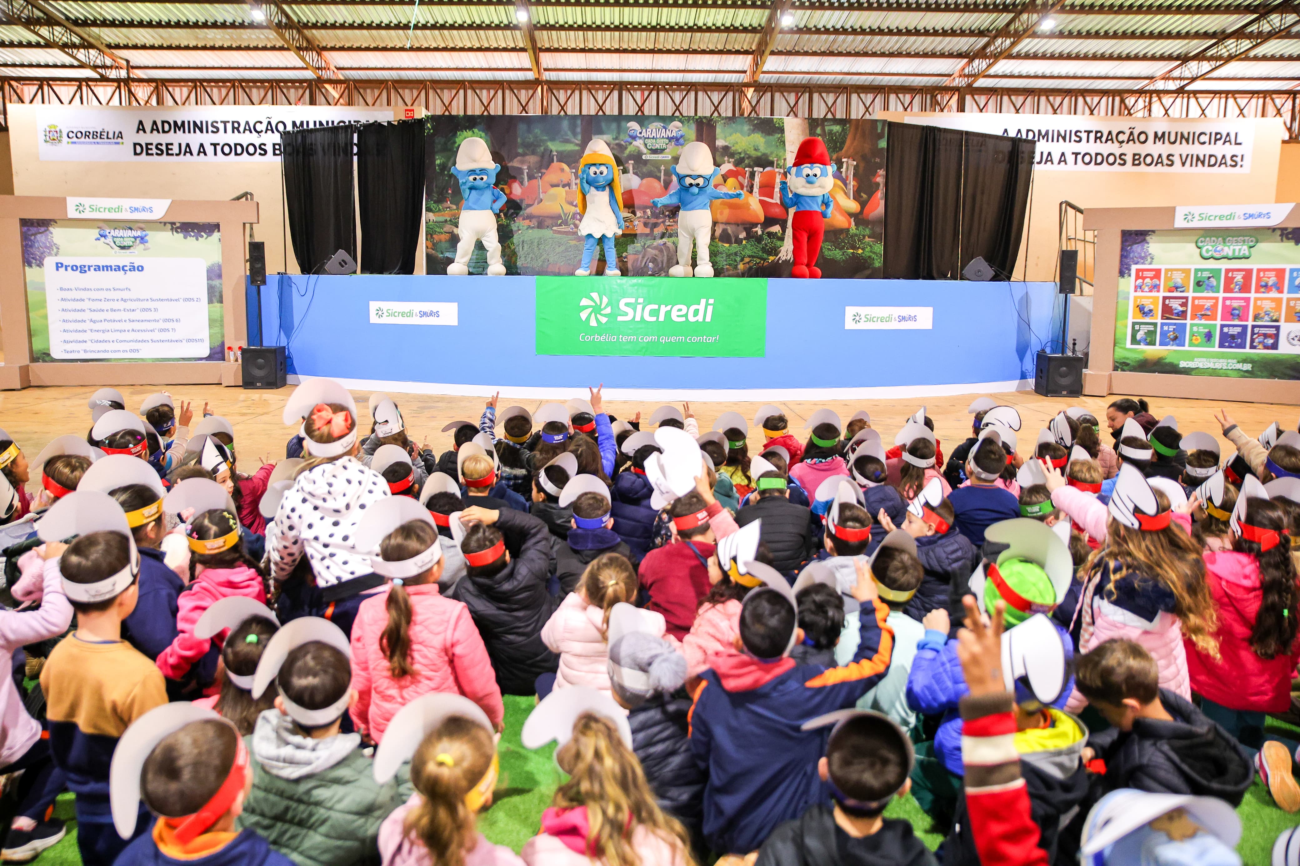 Corbélia (PR) recebe Caravana Sicredi & Smurfs com foco em educação e sustentabilidade