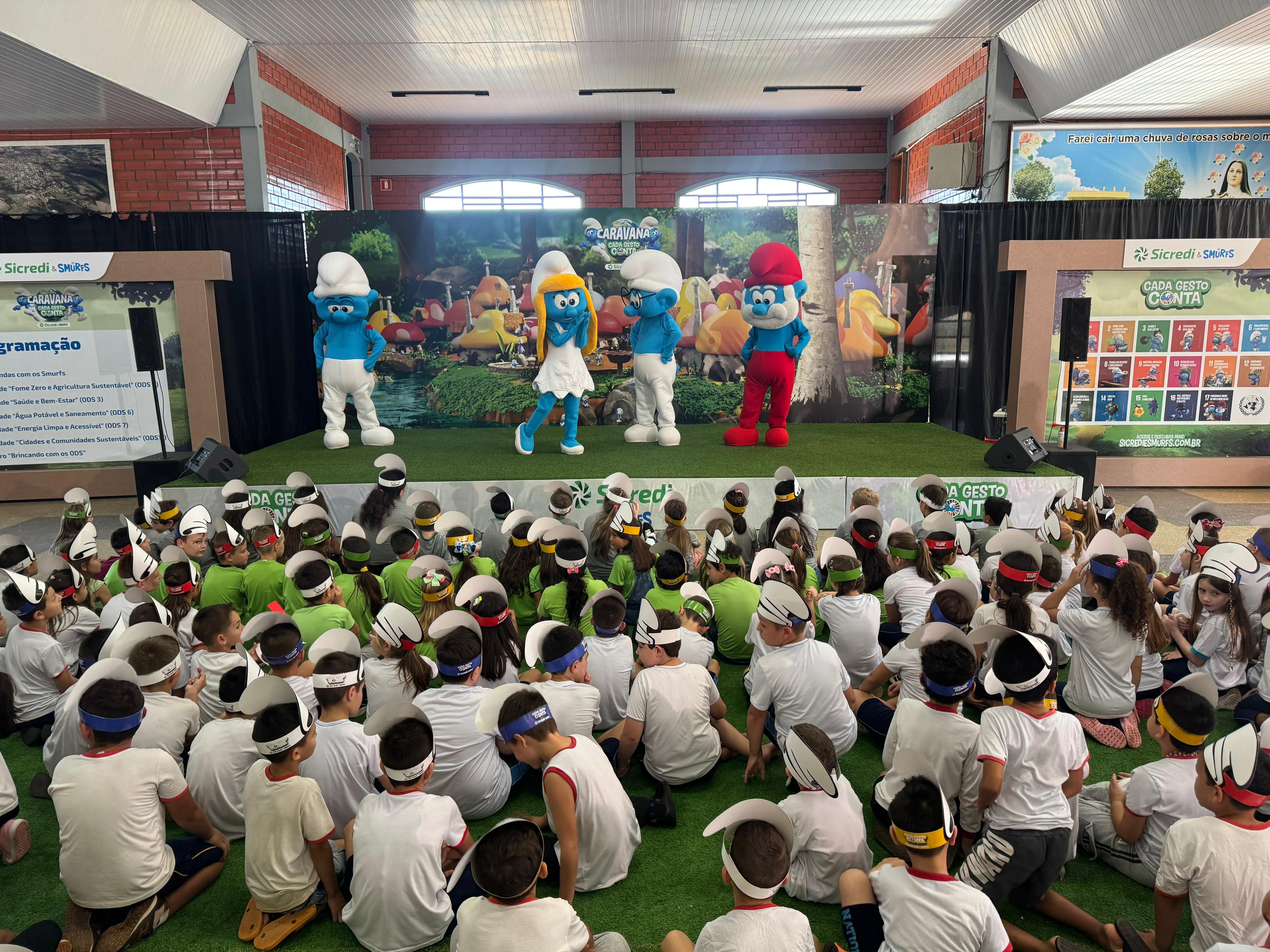 Caravana Sicredi & Smurfs chega a Ampére (PR) com educação e diversão