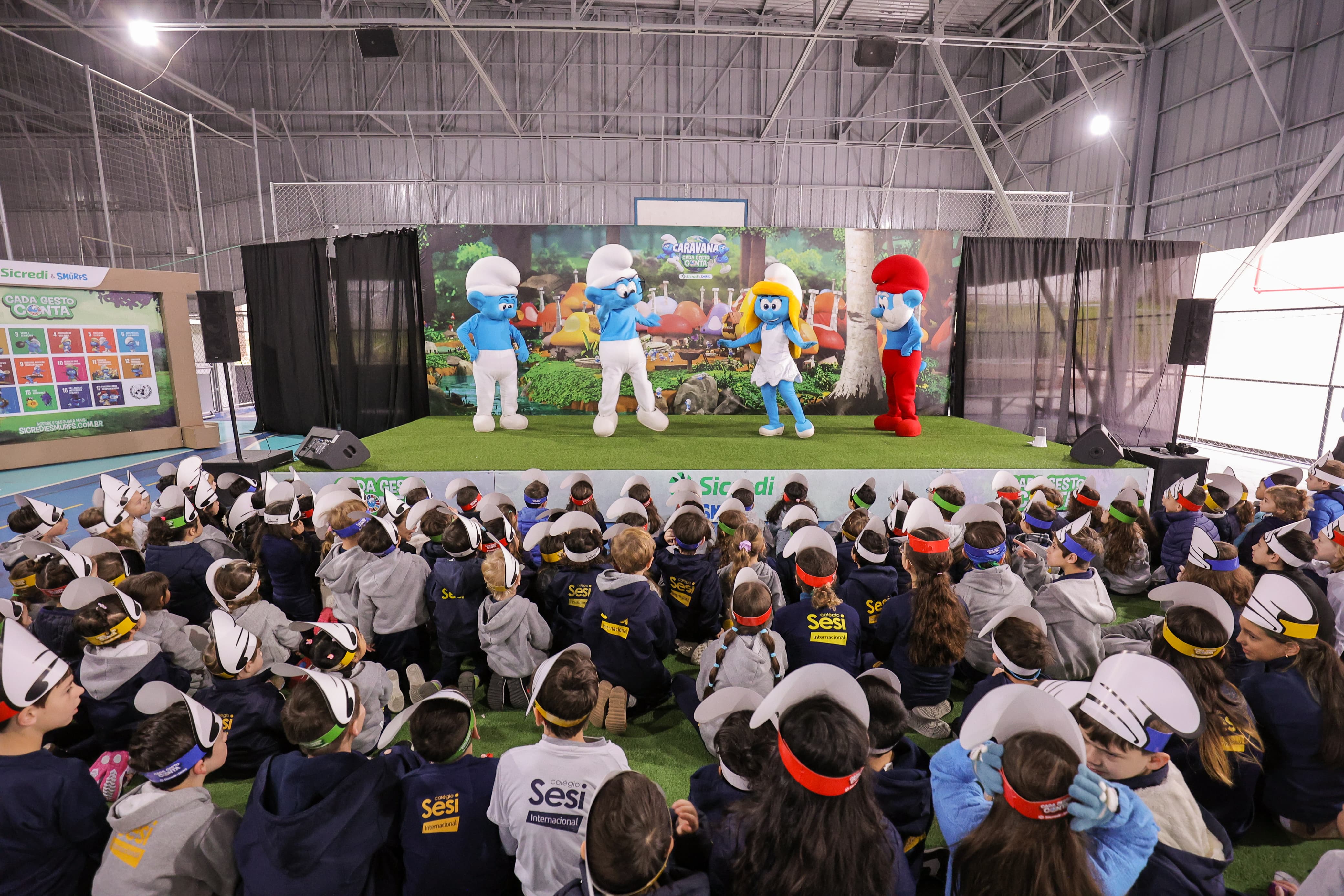 Caravana Sicredi & Smurfs transforma aprendizado em experiência interativa em Curitiba (PR)